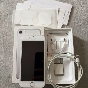 iPhone7 シルバー 本体 32GB SIMフリー 箱 イヤホン ケース付