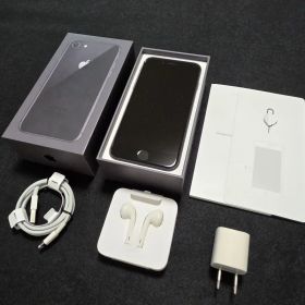 美品 Apple iPhone 8 本体 au版 バッテリー88%