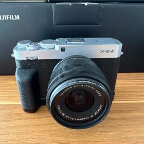 Fujifilm X-E4 XC15-45mm レンズキット ミラーレスカメラ