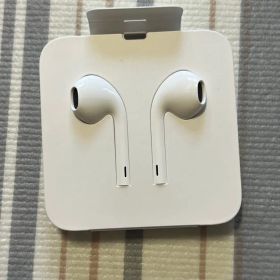【新品未使用】Apple純正 EarPods（Lightningコネクタ）