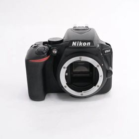 【中古】 (ニコン) Nikon D5600 ボディ【中古カメラ デジタル一眼】 ランク：B