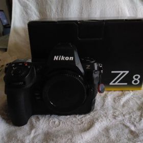 Nikon Z 8 ミラーレス一眼 本体と付属品