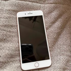 iPhone 8 Plus ゴールドピンク 正面綺麗 背面ひびあり