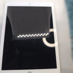 iPad 第6世代 32GB セルラーモデル 32GBシルバー