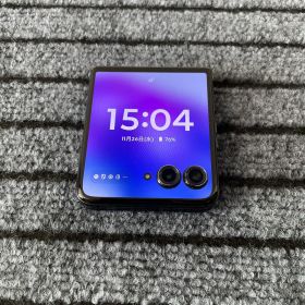 80 Motorola razr50 ultra 512GB