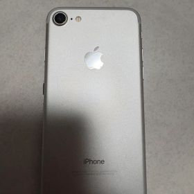 Apple iPhone 7 シルバー 本体