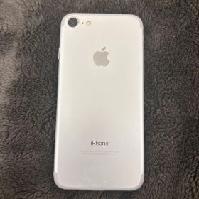Apple iPhone 7 シルバー 32GBバッテリー63%