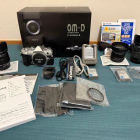 E-M5 Mark III本体+12-45㎜ F4.0 PRO+レンズ2本etc