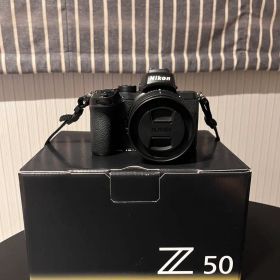 作画有 Nikon Z 50 16-50mm 付属品