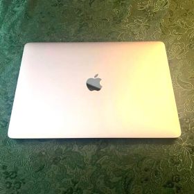 MacBook Air 13インチ i5/8GB/256GB 超美品