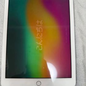 Apple iPad (第6世代) ホワイト 9.7インチ