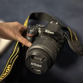Nikon D5200 デジタル一眼レフカメラ 本体とハンディブック付き