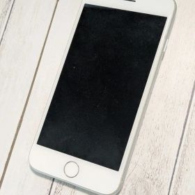 Apple iPhone 8 シルバー 本体