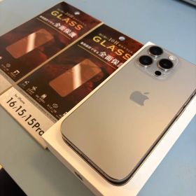 iPhone15pro チタニウム 美品 SIMフリー 256GB おまけあり