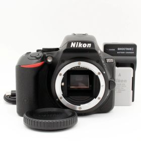 わずかシャッター数6774枚【新品級】Nikon D5500 ボディ#7703