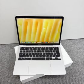 MacBook Pro 13インチ（M1）8GB / 256GB / シルバー