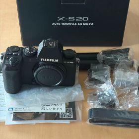 新品同様 Fujifilm X-S20 ミラーレス一眼 ボディ 富士フイルム