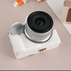 ほぼ新品 Canon EOS R50 ホワイト レンズキット 高級ケース付