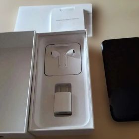 Apple iPhone XR 128GB ブラック 本体 付属品有り