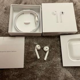 Apple AirPods 第2世代 MV7N2J/A ワイヤレスイヤホン