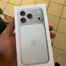 Apple iPhone 17 Pro 256シルバー 本体