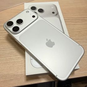 美品 iPhone17 Pro Max 256GB シルバー SIMフリー