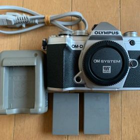 OLYMPUS E-M5 Mark III マイクロフォーサーズ