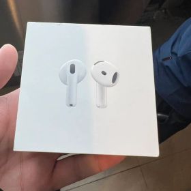 Apple AirPods 4 本体 充電ケーブル付き 一度だけ使用しました