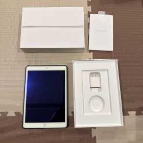 Apple iPad 第8世代 シルバー 本体 箱・充電アダプタ付き