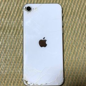 iPhoneSE第2世代 ホワイト 背面ひび割れあり