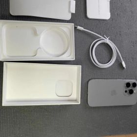 iPhone 15 Pro 256GB ナチュラルチタニウム ※美品