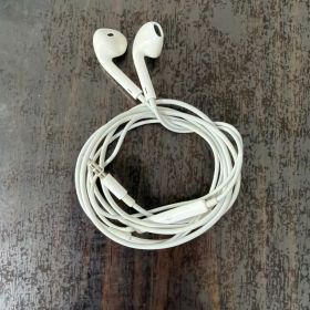 Apple純正 EarPods ホワイト3.5mmジャック(変換アダプタ付き)