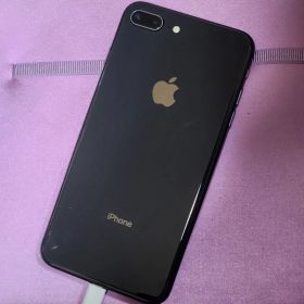 Apple iPhone 8 plus 64GB スペースグレー
