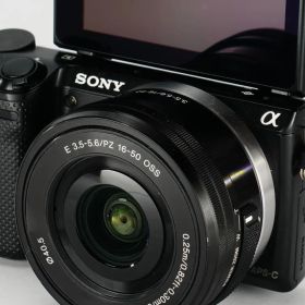 S2392回極美品✨軽量218g旅行最適 SONY NEX-5T ミラーレス