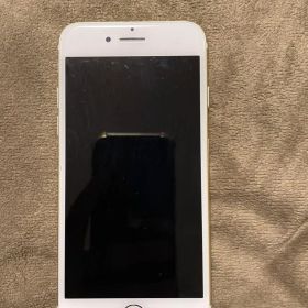 iPhone7 128G ローズゴールド 画面に何箇所か傷あり