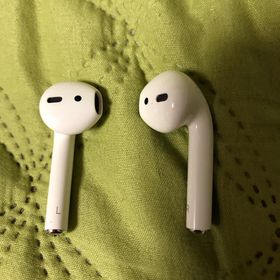 アップル(Apple)のAirPods 第2世代(ヘッドフォン/イヤフォン)