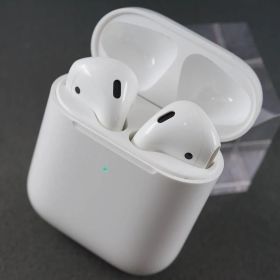 Apple AirPods with Wireless Charging Case エアーポッズ イヤホン Qi USED美品 第二世代 MRXJ2J/A 完動品 中古 V9657