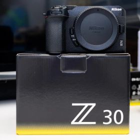【超美品・保証期間内】Nikon ニコン Z 30 ボディ