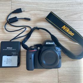 Nikon D5300 デジタルカメラ 本体と充電器