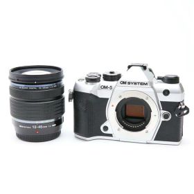【中古】 《美品》 OM SYSTEM OM-5 Mark II 12-45mm F4.0 PRO レンズキット シルバー [ デジタルカメラ ]