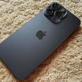 iPhone 15 pro バッテリー100%充放電0回2025年10月製造