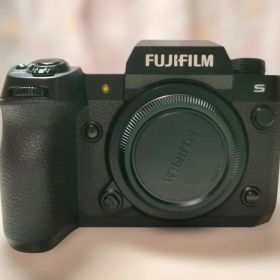 送料無料 FUJIFILM X-H2S ミラーレスカメラ おまけ付き
