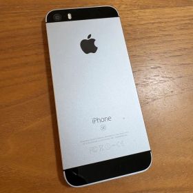 Apple iPhone SE シルバー 本体