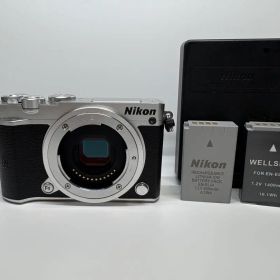 Nikon 1 J5 ボディ シルバー ミラーレス一眼カメラ バッテリー2個付