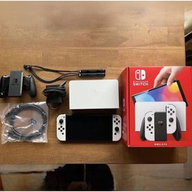 ニンテンドウ(任天堂)のSwitch ホワイト(家庭用ゲーム機本体)