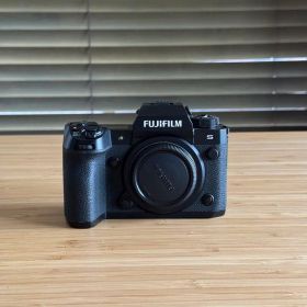 Fujifilm X-H2S