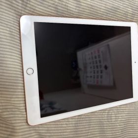 ゴールド iPad 10.2インチ 本体