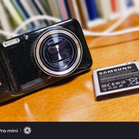 Samsung Galaxy S4 zoom