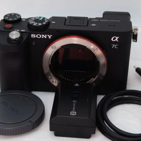 6448ショット！新品級 ★ ソニー(SONY) α7C ボディ ブラック ILCE-7C B フルサイズ ミラーレス一眼カメラ(レンズなし)