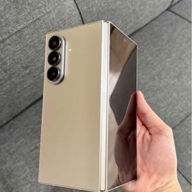 【美品】 Galaxy Z Fold 7 シルバー 箱付き